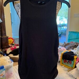 Cynthia rowley med Black Sleeveless Top 🥰 anything marked 10$ and under is 3/10$